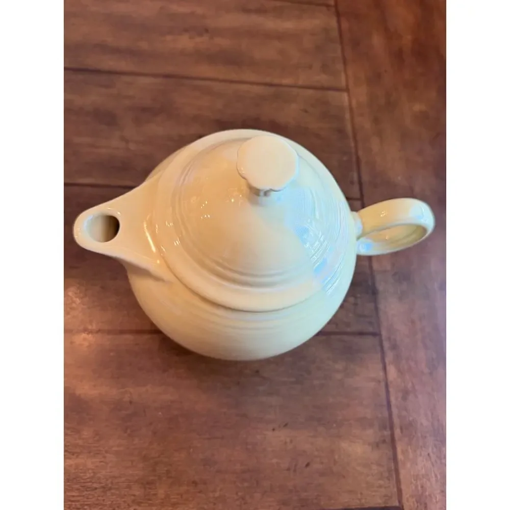 fiesta sunflower covered teapot with lid yellow homer laughlin retired